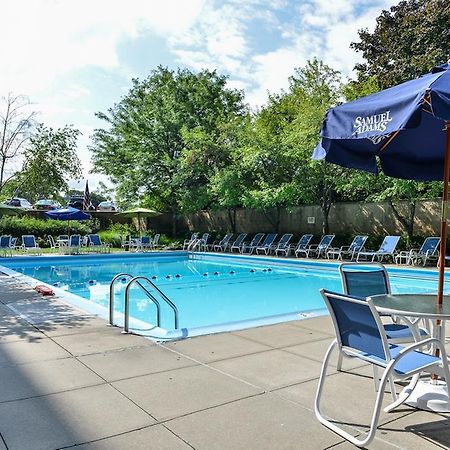 Hotel Courtyard By Marriott New York Laguardia Airport Exterior foto